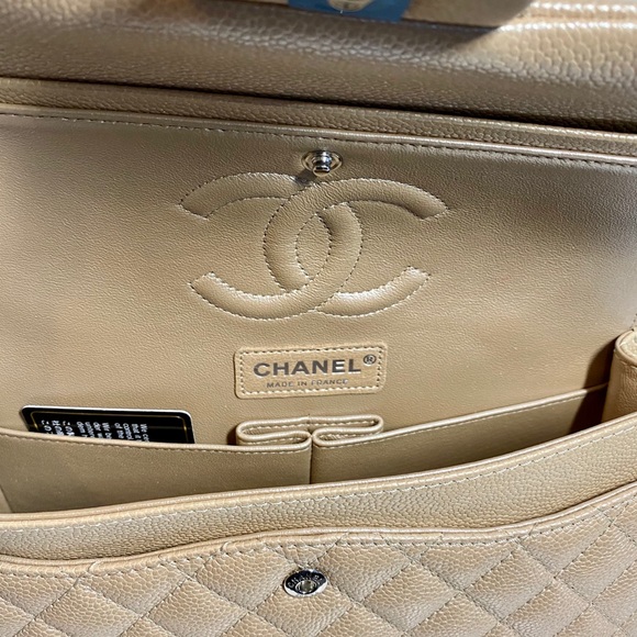 Chanel Classic Flap - Medium - Picture 10 of 10